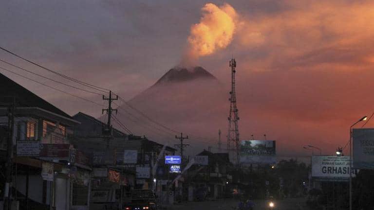 Indonesia’s Mount Merapi erupts with bursts of lava, ash | Republic World