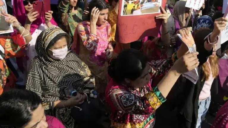 In Pakistan, women behind bars face discrimination and physical harassment, says report Pakistan women