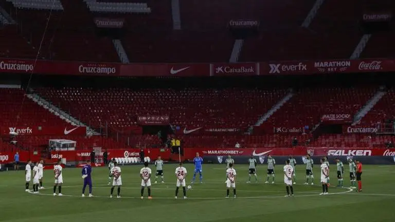Sevilla and Betis arrive at stadium ahead of a remarkable Seville derby