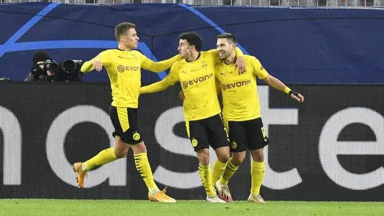 Dortmund qualifies from CL group after draw with Lazio