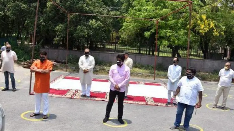 Delhi BJP takes to streets, accuses Kejriwal govt of under-reporting COVID-19 deaths Delhi