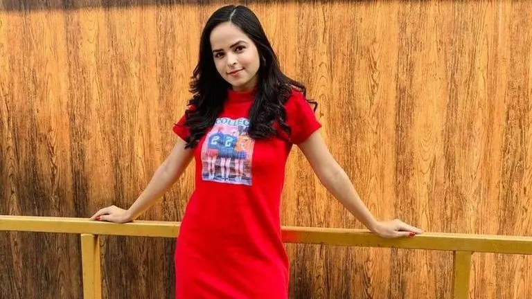 TMKOC's Palak Sindhwani AKA Sonu Bhide gifts her father a car on his birthday tmkoc's palak sindhwani