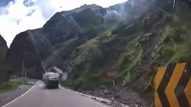 Peru Breaking Rocks Watch: Huge Boulders Crush Vehicles in Peru | Republic World