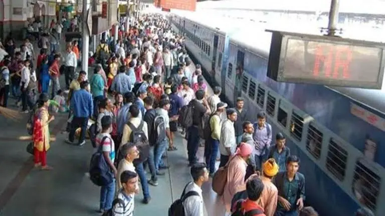 Thief takes a train to run away, cops take flight to catch him Thief takes a train