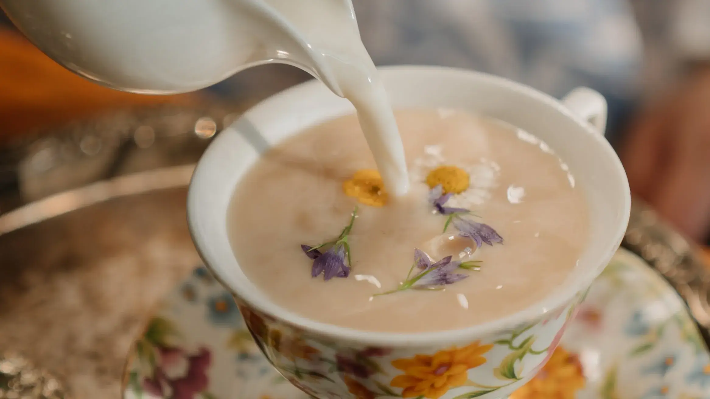 Benefits of chamomile milk How to use this magic potion to get glowing