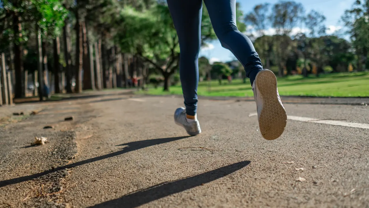 Walking vs Running - Which Cardiovascular Workout Is Better For Weight Loss? Walking vs Running - Which Cardio Workout Is Better For Weight Loss?