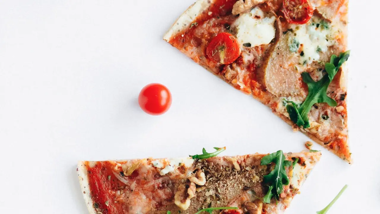 Chicken Burst Boosts Jubilant FoodWorks - Emkay Says ‘ADD’, But Should You Dig In? Jubilant FoodWorks, the operator of Domino's Pizza restaurants in India, reported a better-than-expected 26% decrease in quarterly earnings due to cost-cutting measures and the introduction of cheaper pizza options to attract cost-conscious consumers.