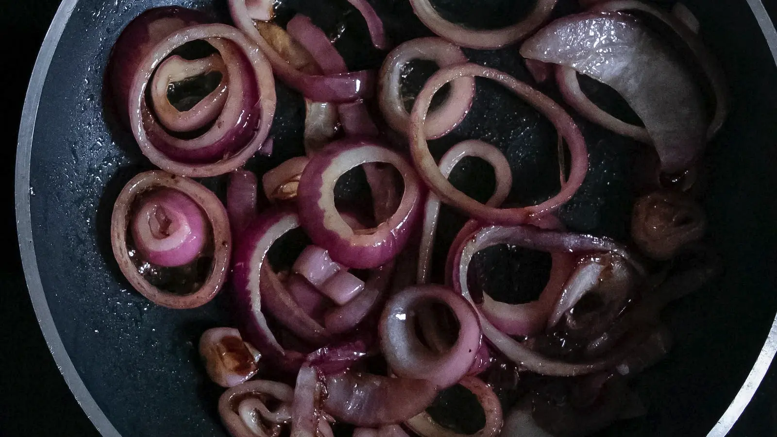 Low onion supply has driven the price increase, with rates rising from Rs 200 to Rs 350 for 5 kilogrammes in just one week.