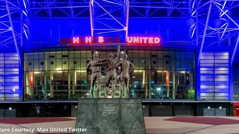 Man United gains praise from Gary Lineker for lighting up NHS at Old Trafford Man United