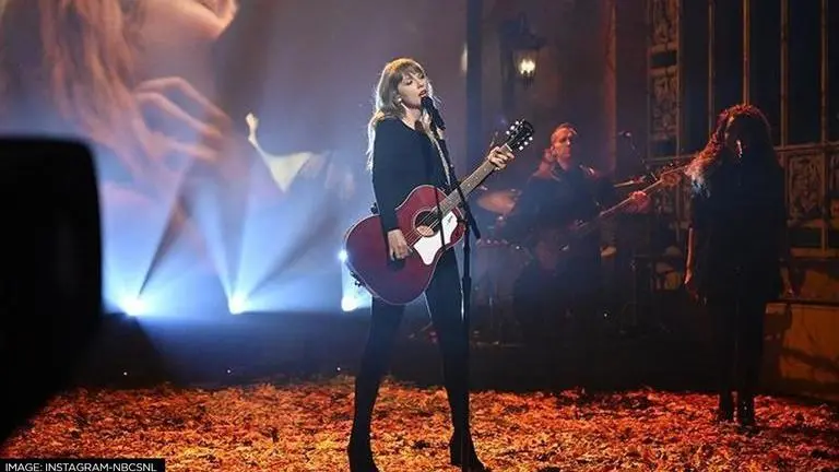 Taylor Swift performs 10-minute long track 'All Too Well' on SNL, acts with Pete Davidson Taylor Swift on SNL