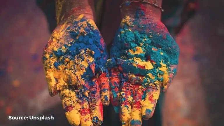 Happy Holi images and quotes to send to your family and friends Source: Unsplash