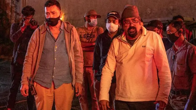 Director Santosh Sivan, Sham Kaushal work like a team in BTS stills from 'Mumbaikar' Director Santosh Sivan, Sham Kaushal work like a team in BTS stills from 'Mumbaikar'