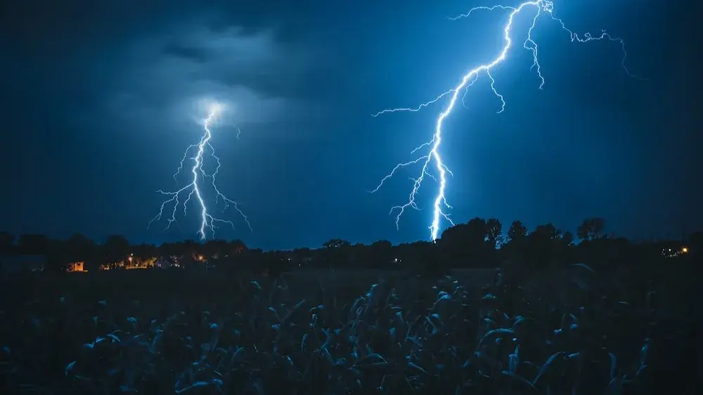 UP: 4 Killed in Tragic Lighting, House Collapse in Mathura 20 people have been killed across Gujarat due to lightning strikes.