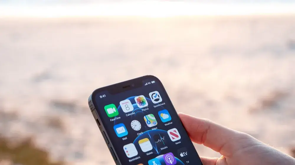 रेल मंत्रालय ने ‘स्वरेल ऐप’ परीक्षण के लिए किया जारी, एक मंच पर मिलेंगी कई सेवाएं Smartphone