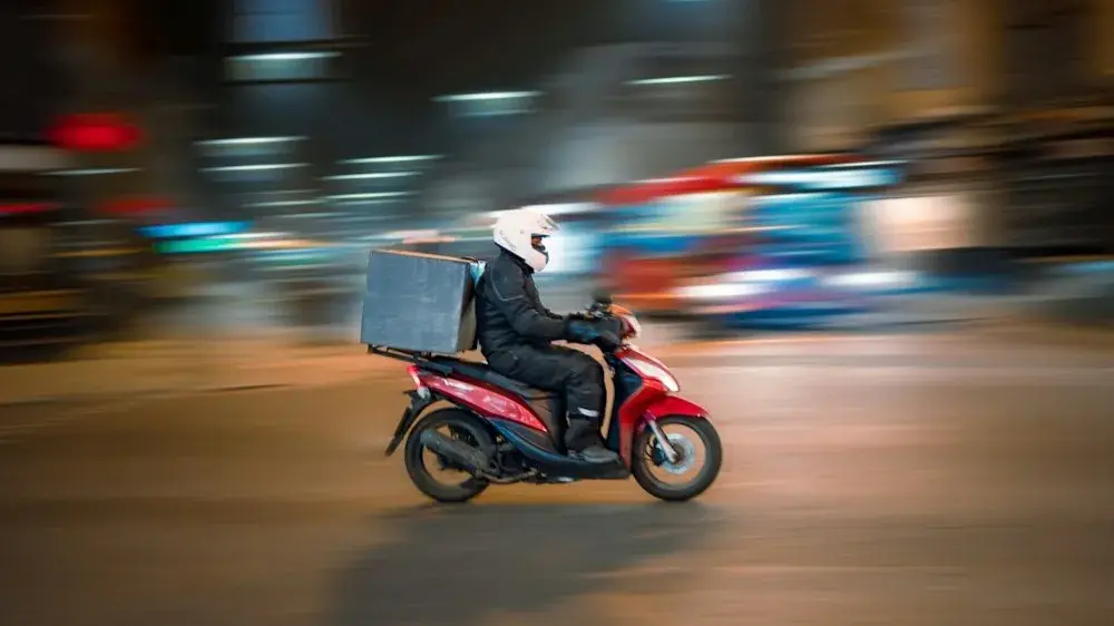 Deliveroo reaches net profit and cash flow milestones Food Delivery