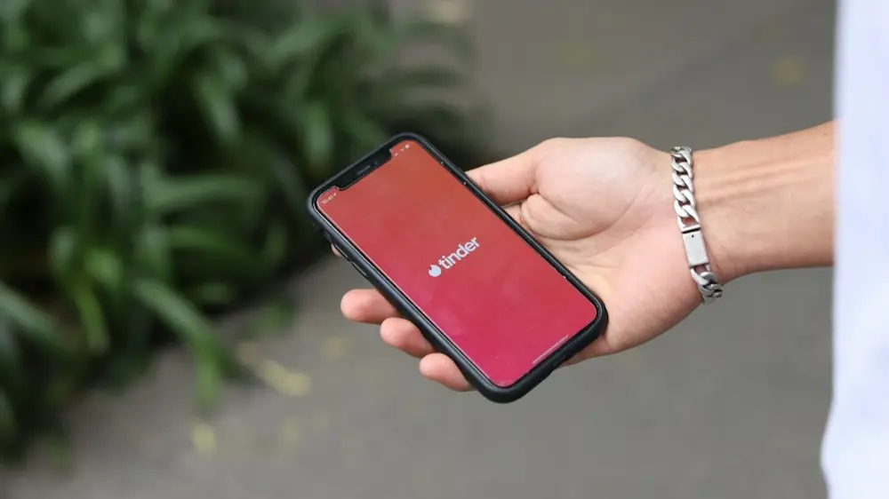 A viral Tinder profile of an IIT alumnus has sparked a flurry of reactions online.