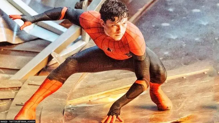 'Spider-Man: No Way Home' BTS clip sees Tom Holland teaching young fan the Spidey pose Spider-Man: No Way Home