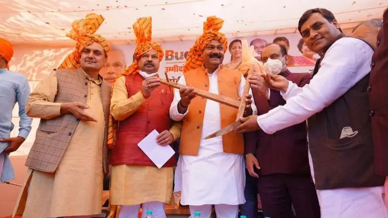 BJP discusses agriculture reforms with farmers over Doodh Jalebi BJP