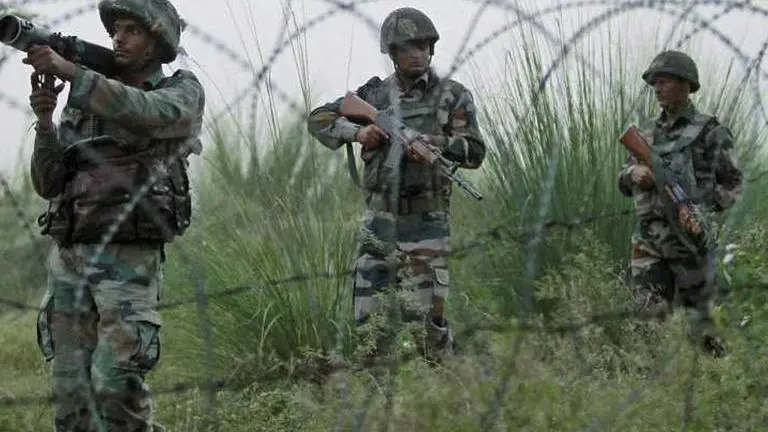 Pakistan targets forward areas along LoC, International Border in J-K