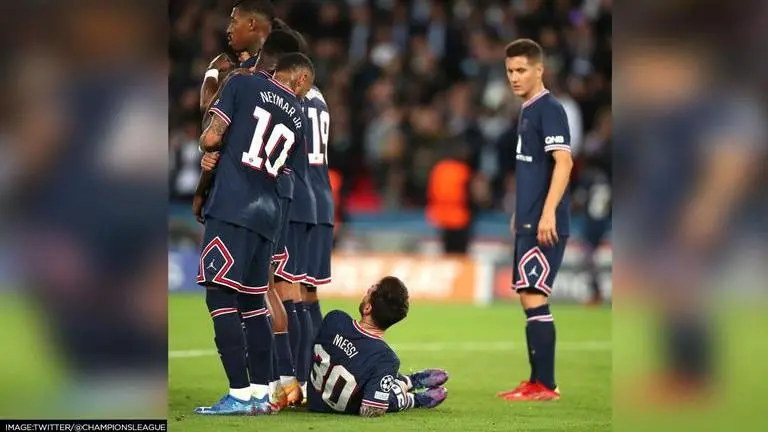 PSG vs Man City: Why did Lionel Messi lie down behind the wall during free-kick? PSG vs Man City