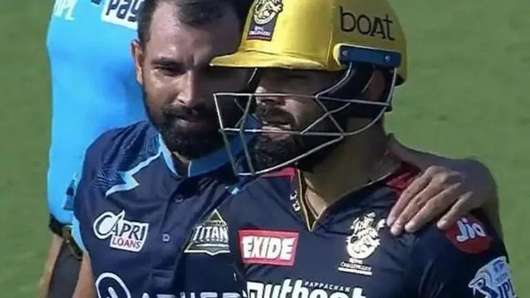 IPL 2022: Mohammed Shami hugs Virat Kohli, congratulates him on maiden fifty; Watch Virat Kohli