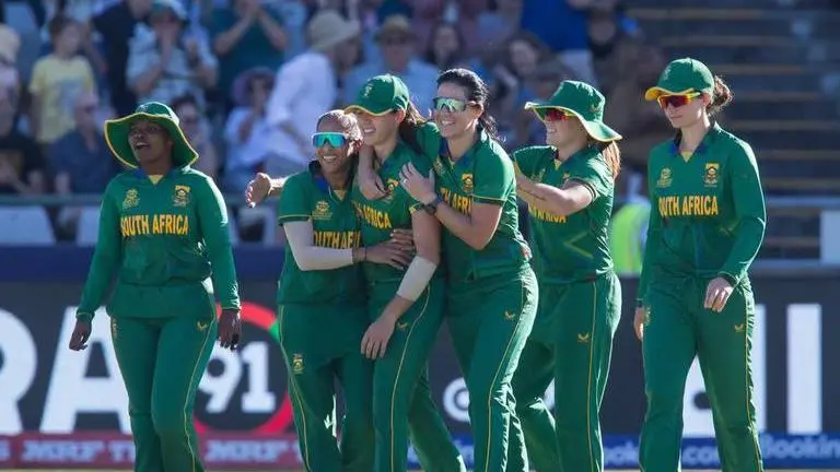 South Africa reach maiden Women's T20 World Cup final with upset win over England South Africa