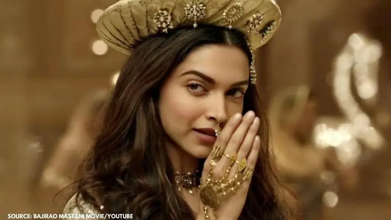 Deepika Padukone's GIFs from 'Bajirao Mastani' to make your chats dramatic Deepika Padukone
