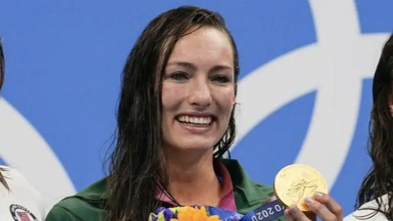 Tatjana Schoenmaker of South Africa wins gold in the women's 200-meter breaststroke in Tokyo Games Tatjana Schoenmaker