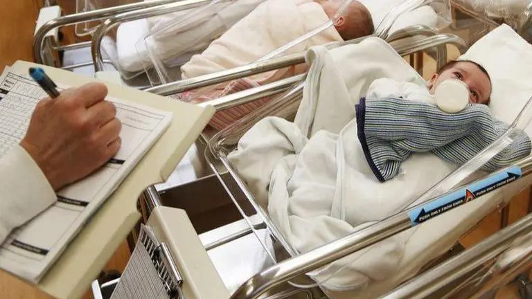 UK mother stunned to realise she gave birth to twins while in COVID-19 coma UK