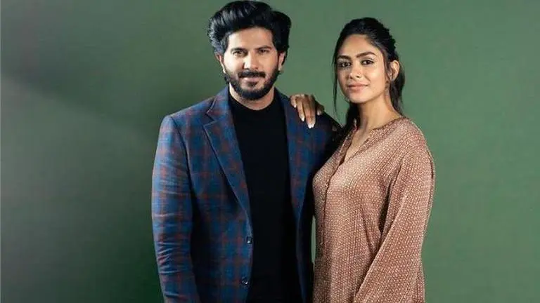 'Sita Ramam': Mrunal Thakur, Dulquer Salmaan thank fans for their love and support Mrunal Thakur