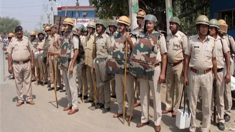 Car dealer claims Mumbai hotelier, staff hit him; 15 booked Car dealer