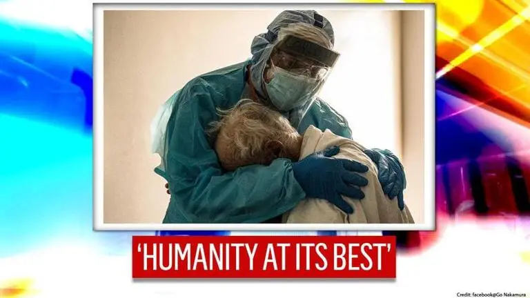 'Humanity at its best': Viral pic of doctor comforting an elderly makes netizens emotional Viral hug photo