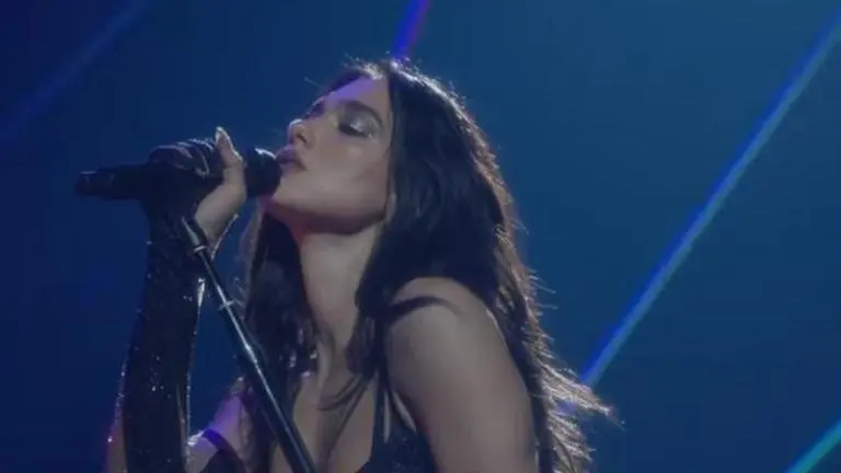 Dua Lipa performs her meme dance at Future Nostalgia Tour; WATCH Dua Lipa recreates meme dance