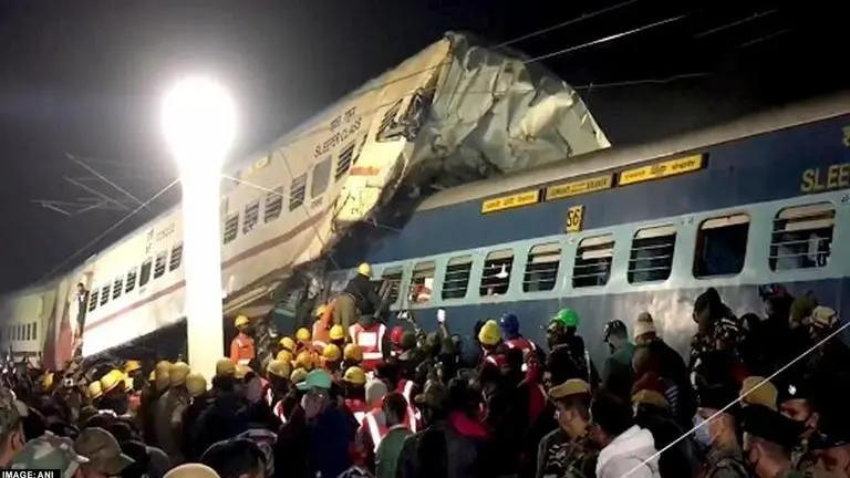 Odisha train crash LIVE: 1000+ people working tirelessly to complete restoration work Coromandel Express