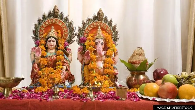 Diwali 2021: Happy Laxmi Puja Wishes, Status, Messages, SMS, Whatsapp Greetings Diwali