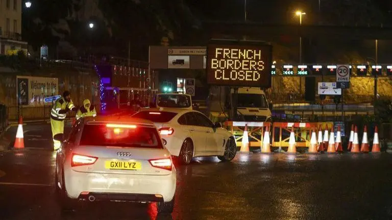 UK to hold virus crisis talks after France closes border
