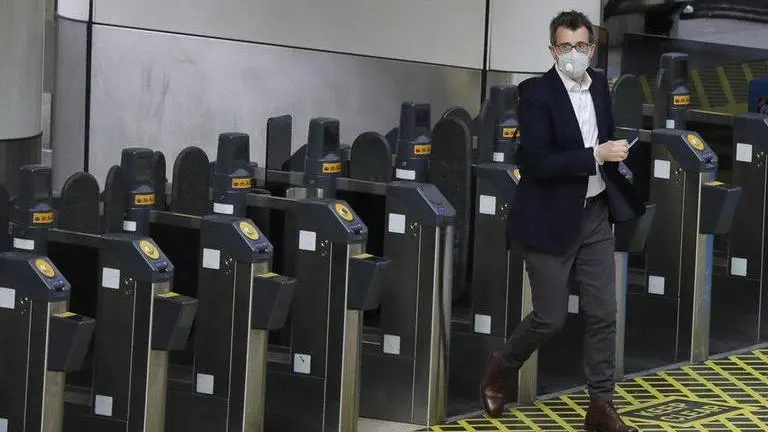 UK recruits over 17,000 people for contact tracing amid pandemic crisis UK