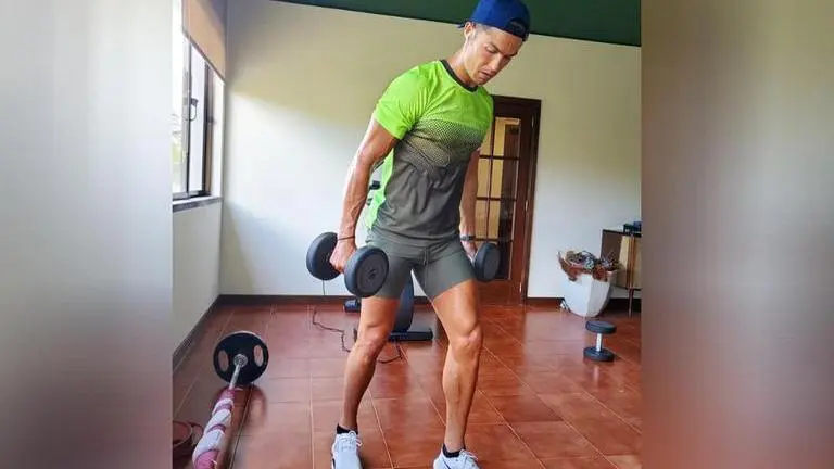 Cristiano Ronaldo's training and diet plan that helped Juventus star keep fit in lockdown Cristiano Ronaldo