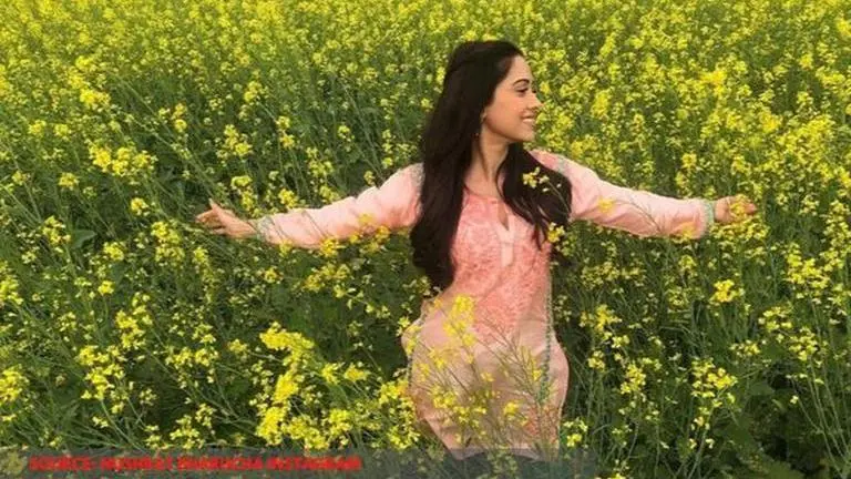 Nushrat Bharucha's pics will guide you how to pose for a perfect Instagram snap; see pics Nushrat Bharucha