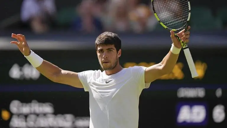 Carlos Alcaraz, Aryna Sabalenka advance at Wimbledon; Iga Swiatek, Novak Djokovic upcoming on Centre Court Carlos Alcaraz