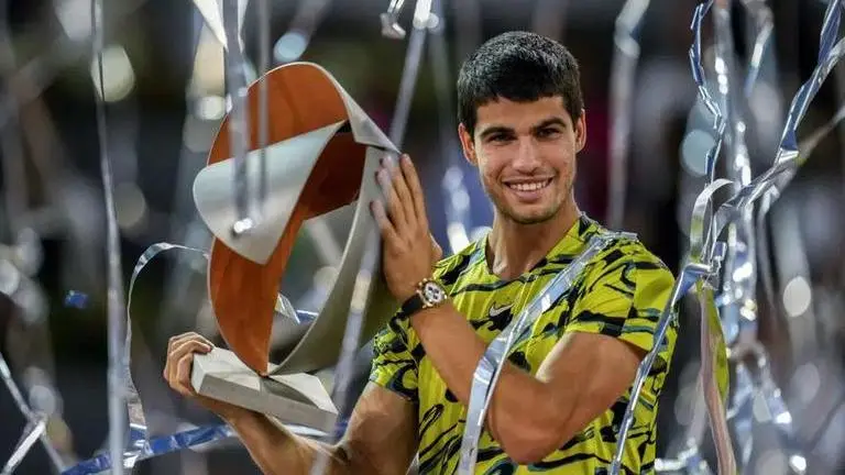 Carlos Alcaraz beats lucky loser Jan-Lennard Struff to retain Madrid Open title Carlos Alcaraz