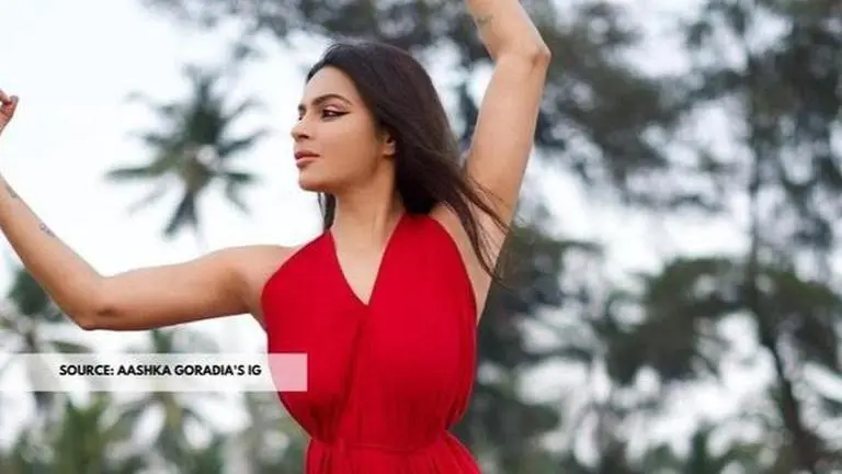 Aashka Goradia hugs her legs in new post; shows off her Yoga skills Aashka Goradia