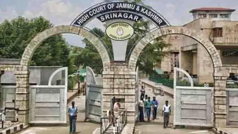 High Court pulls J&K Government over Darbar Move; ball now in UT, Centre's court J&K