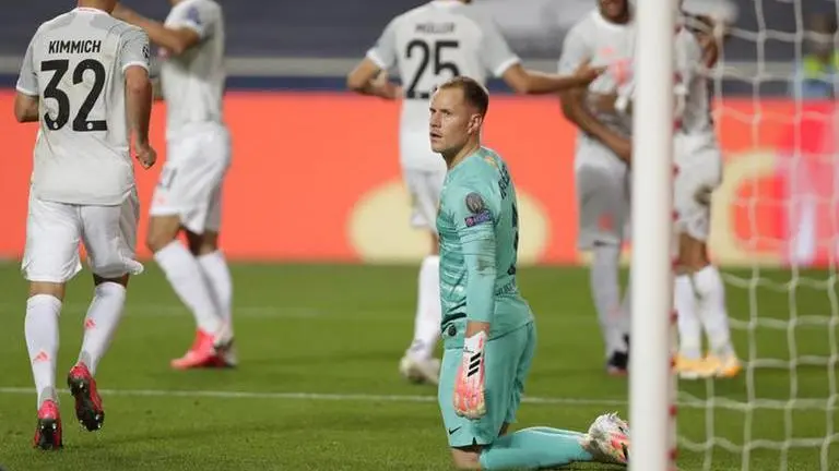 Barcelona goalkeeper Ter Stegen to undergo knee surgery