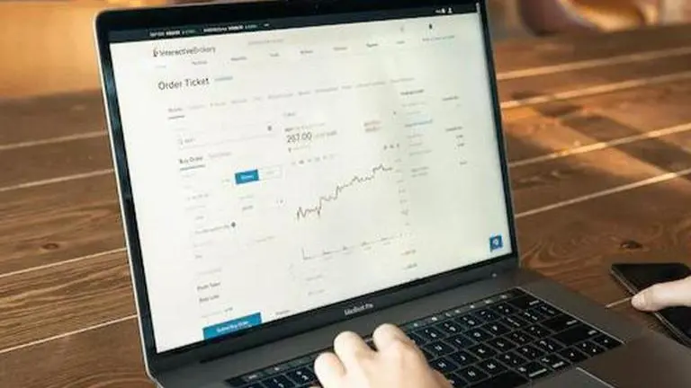 stock market analyst