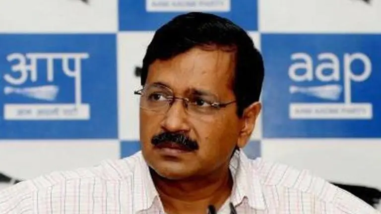 Kejriwal meets family of deceased fireman, assures job for kin