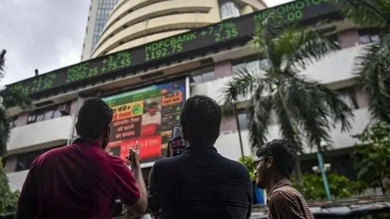 Sensex extends gains for 4th day, rallies 600 pts; HDFC twins sparkle