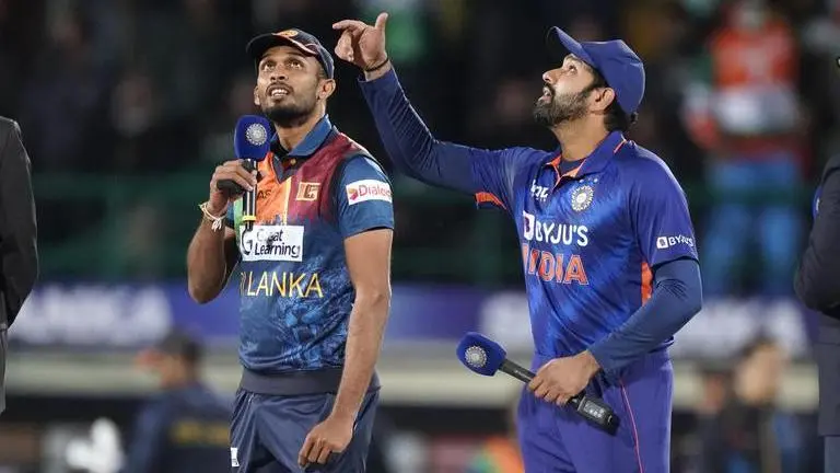 IND vs SL: Two Sri Lankan players carried off field on a stretcher after collision India vs Sri Lanka