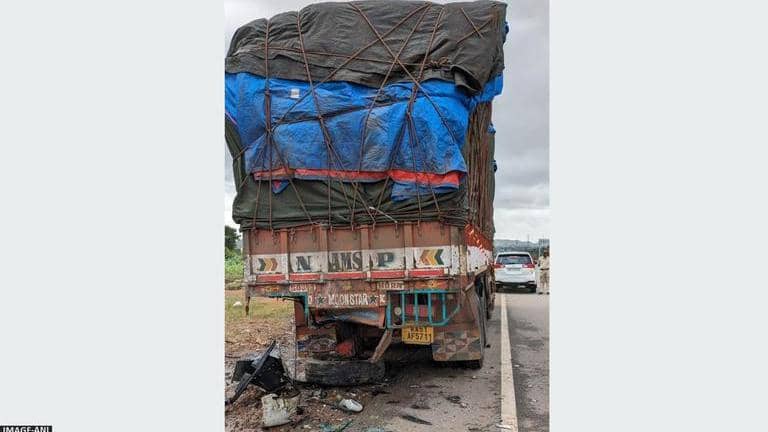 Karnataka: 4 dead, 3 injured as car hits parked truck in Chitradurga ...