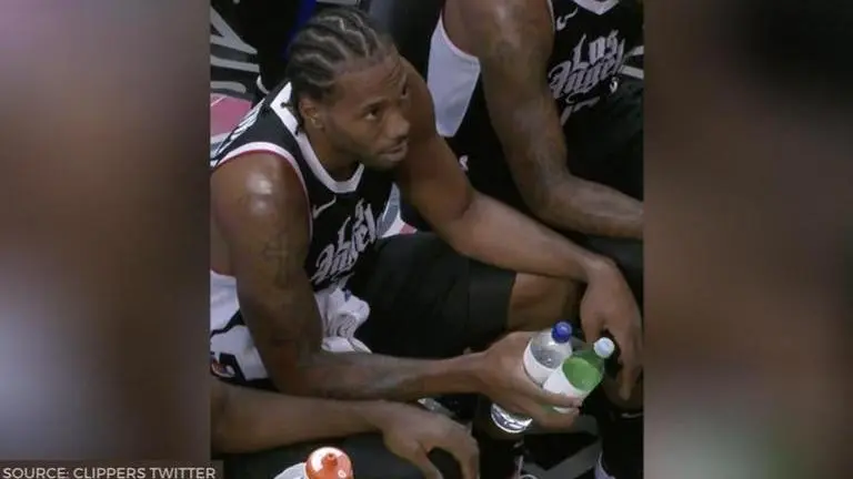 Clippers tweet photo showing off Kawhi's hand size; fans react with jokes and memes online Clippers
